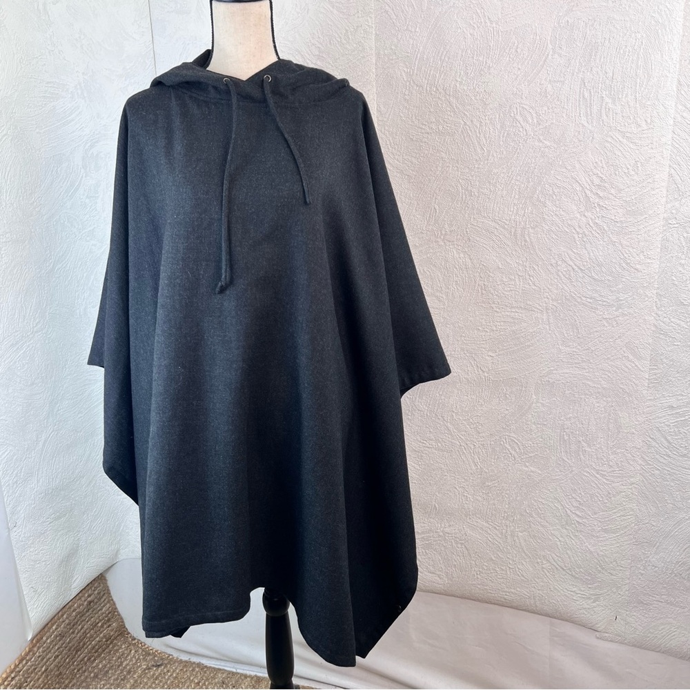 Ralph Lauren Elegant Black Hooded 100% Wool Poncho